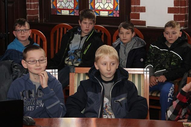 Uczniowie ze szkoły w Garczergorzu z wizytą w ratuszu