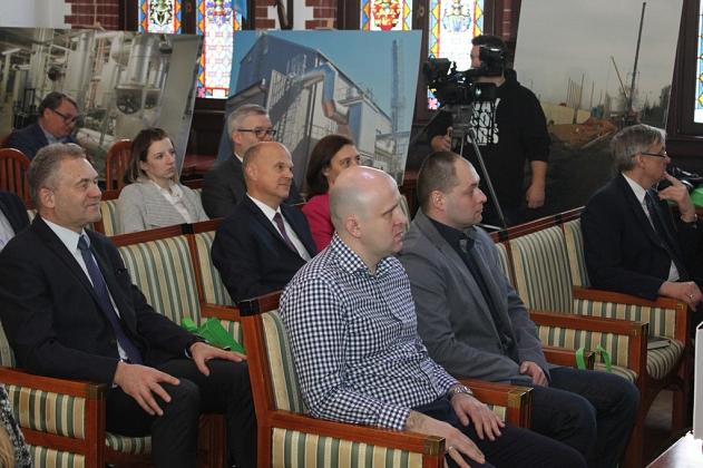 Elektrociepłownia ułatwia walkę ze smogiem. Konferencja w ratuszu