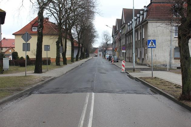 Remont ulicy Mostnika. Nowy asflalt i studzienki