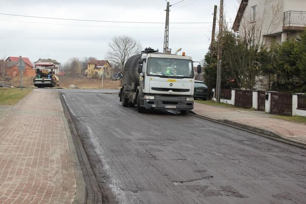Dobra pogoda sprzymierzeńcem drogowców. Jodłowa w remoncie