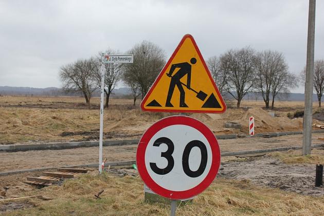 Ciężki sprzęt na ulicy Generała Stanisława Maczka