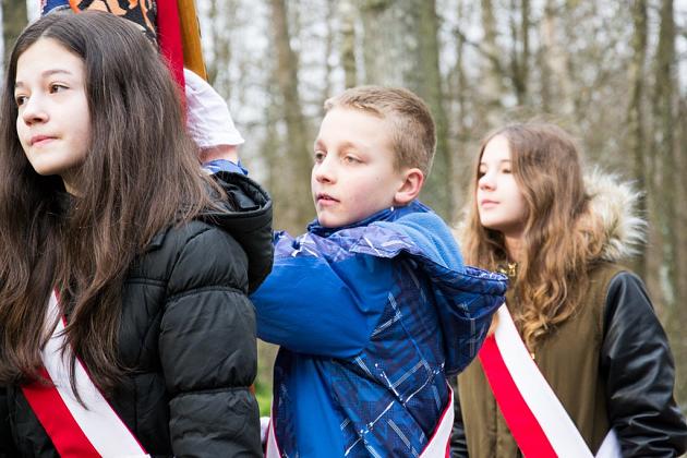 Ambasador Łotwy z wizytą na cmentarzu w Krępie Kaszubskiej