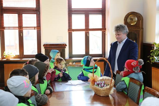 Powitali wiosnę nad rzeką Łebą