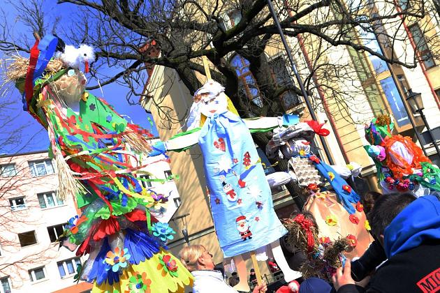 Powitali wiosnę nad rzeką Łebą