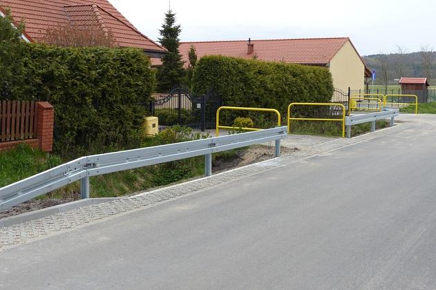 Asfalt i betonowa kostka na Lubelskiej. Wzmocniono rów melioracyjny