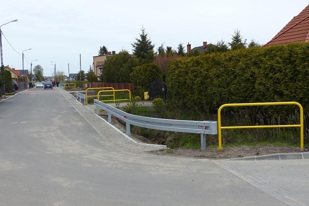 Asfalt i betonowa kostka na Lubelskiej. Wzmocniono rów melioracyjny