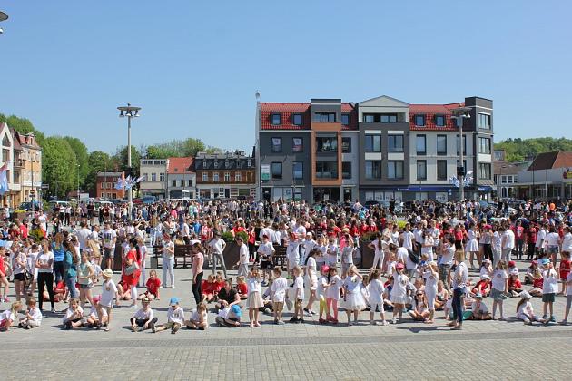 Rekord w tańczeniu układu choreograficznego do piosenki „Chocolate choco choco” pobity!