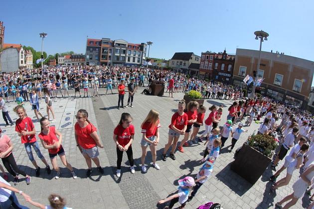 Rekord w tańczeniu układu choreograficznego do piosenki „Chocolate choco choco” pobity!
