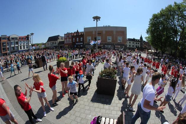 Rekord w tańczeniu układu choreograficznego do piosenki „Chocolate choco choco” pobity!