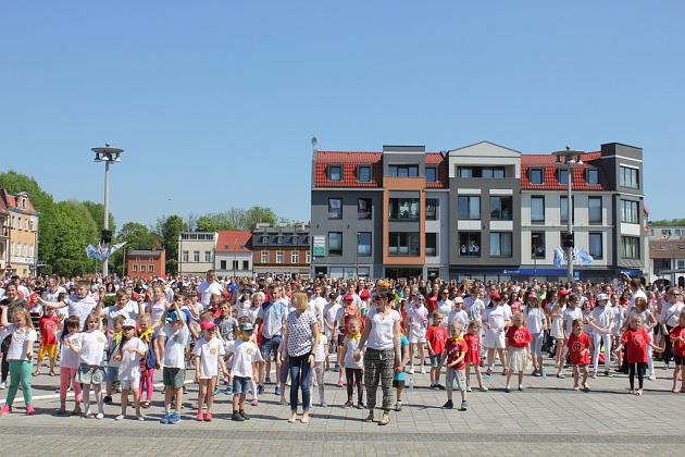 Rekord w tańczeniu układu choreograficznego do piosenki „Chocolate choco choco” pobity!