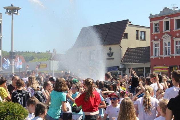 Rekord w tańczeniu układu choreograficznego do piosenki „Chocolate choco choco” pobity!