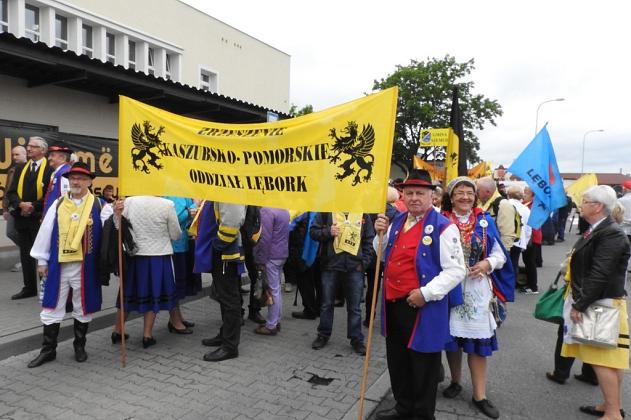 Liczna delegacja lęborskich Kaszubów na XIX Zjeździe w Rumi