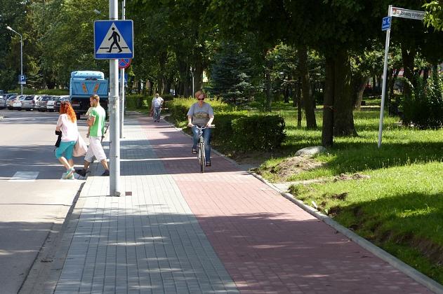 W Parku im. Michalskiego trwa budowa ścieżki pieszo-rowerowej
