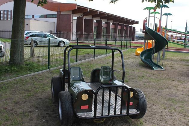 „Pod papugami”. Nowy plac zabaw przy ul. Staszica