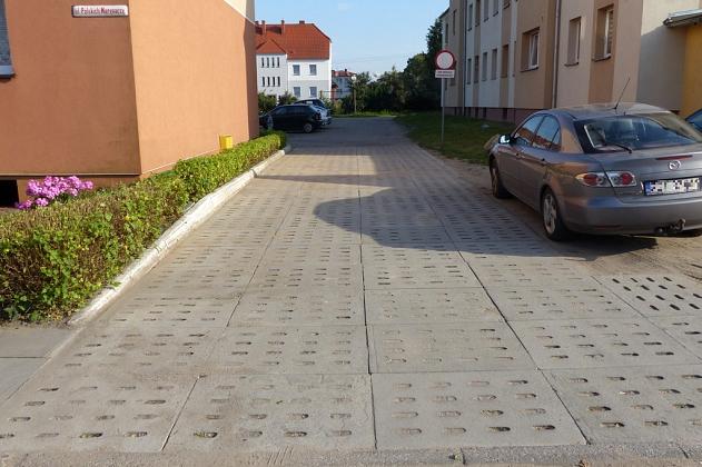 Utwardzone wjazdy na podwórka przy 1 Maja, Czołgistów i Polskich Marynarzy