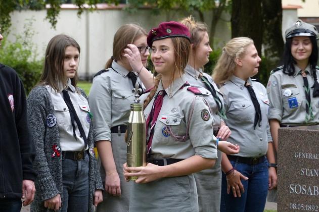 Wmurowali urnę z ziemią pod budowanym pomnikiem gen. Sosabowskiego