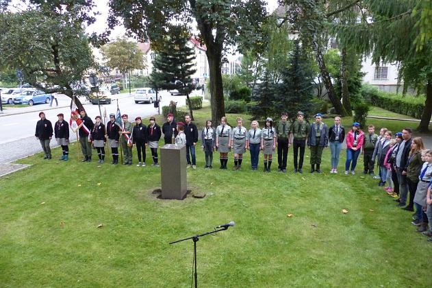 Wmurowali urnę z ziemią pod budowanym pomnikiem gen. Sosabowskiego
