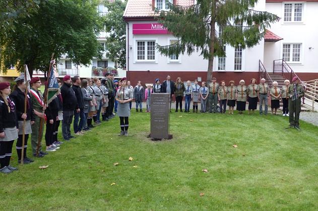 Wmurowali urnę z ziemią pod budowanym pomnikiem gen. Sosabowskiego