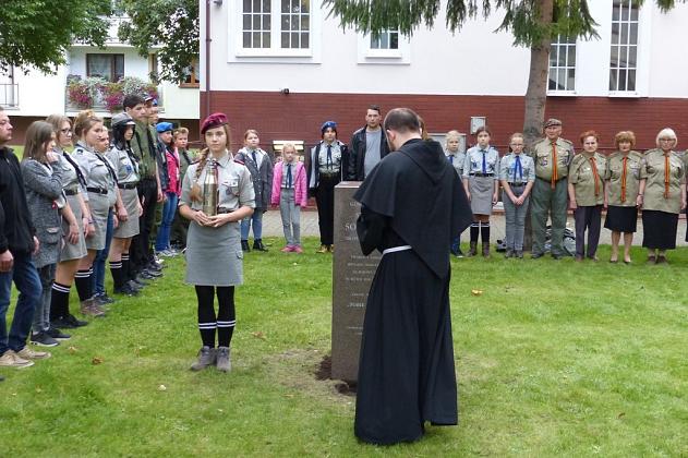 Wmurowali urnę z ziemią pod budowanym pomnikiem gen. Sosabowskiego