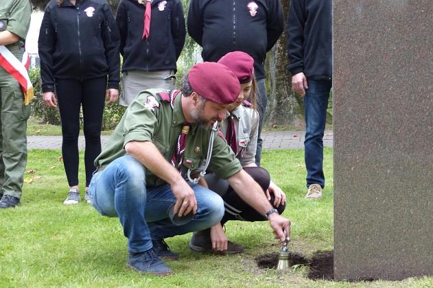 Wmurowali urnę z ziemią pod budowanym pomnikiem gen. Sosabowskiego