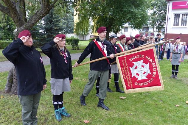 Wmurowali urnę z ziemią pod budowanym pomnikiem gen. Sosabowskiego