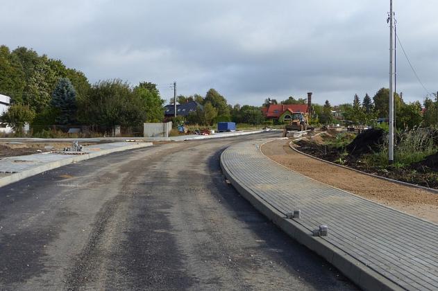 Most na Weterynaryjnej. Betonowe przęsło połączyło oba brzegi