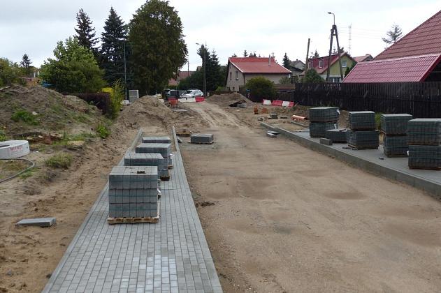 Most na Weterynaryjnej. Betonowe przęsło połączyło oba brzegi