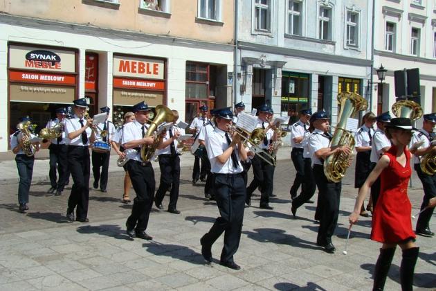Promują poprzez występy