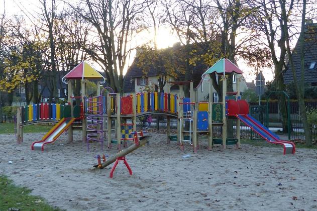 Przy Szkole Podstawowej nr 8 stanął nowy plac zabaw