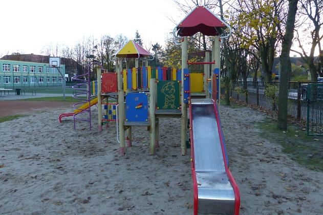 Przy Szkole Podstawowej nr 8 stanął nowy plac zabaw