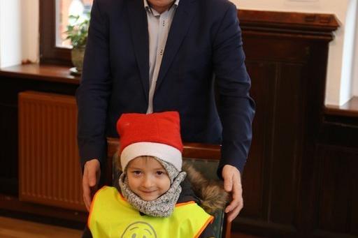 Przedszkolaki z życzeniami w Ratuszu