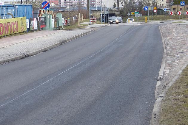 Łagoda zima sprzyja drogowcom. Nowy asfalt na Słupskiej i Cisowej