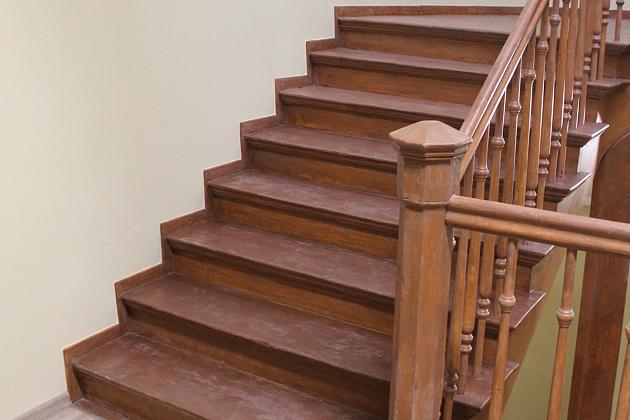 Klatka i schody w budynku MOPS wyremontowane