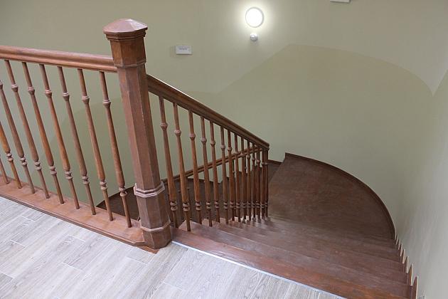 Klatka i schody w budynku MOPS wyremontowane