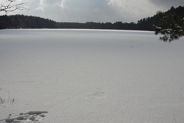 Nad Jeziorem Czarnym... w śnieżnej bieli