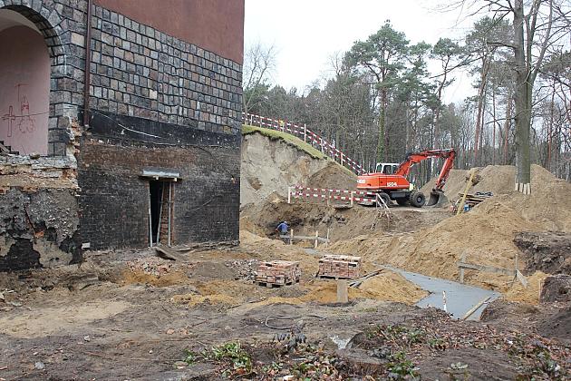 Dokopali się do fundamentów. Przebudowa Wieży Ciśnień