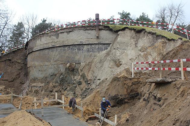 Dokopali się do fundamentów. Przebudowa Wieży Ciśnień