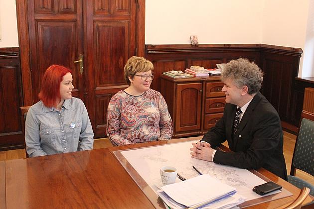 Niebieskie wstążeczki – znak solidarności z osobami z autyzmem