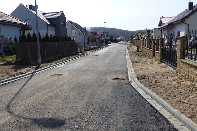 Kładą asfalt na Szarych Szeregów i gen. Sosabowskiego