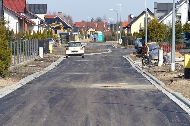 Kładą asfalt na Szarych Szeregów i gen. Sosabowskiego