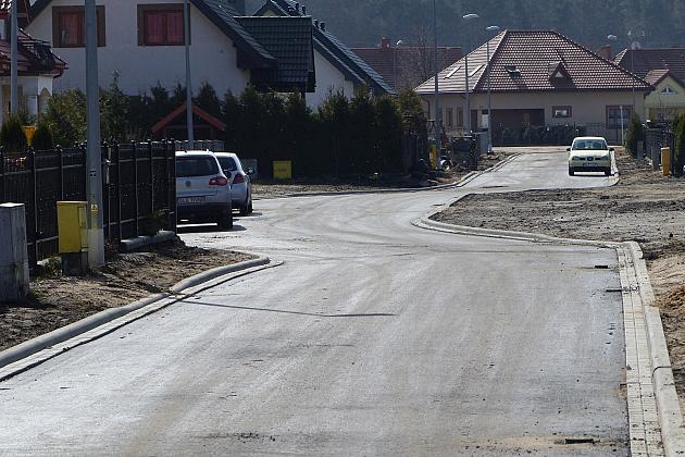 Kładą asfalt na Szarych Szeregów i gen. Sosabowskiego