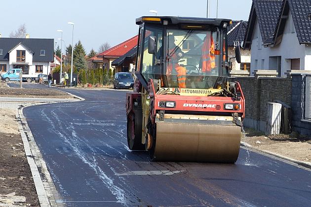Kładą asfalt na Szarych Szeregów i gen. Sosabowskiego