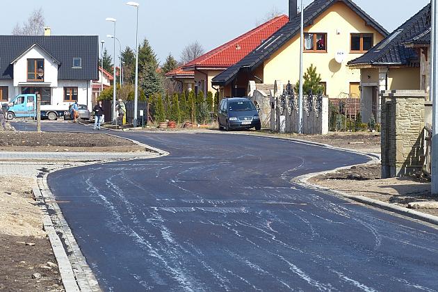 Kładą asfalt na Szarych Szeregów i gen. Sosabowskiego