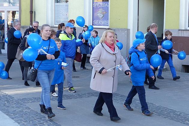 Niebieski Lębork. Podsumowanie kwietniowych Dni Autyzmu.