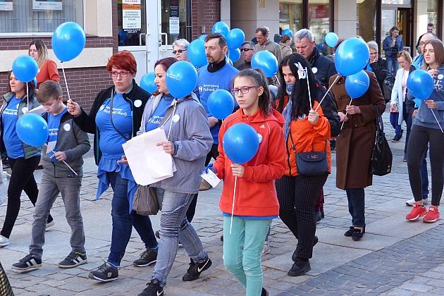 Niebieski Lębork. Podsumowanie kwietniowych Dni Autyzmu.