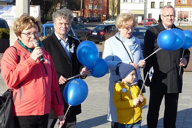 Niebieski Lębork. Podsumowanie kwietniowych Dni Autyzmu.