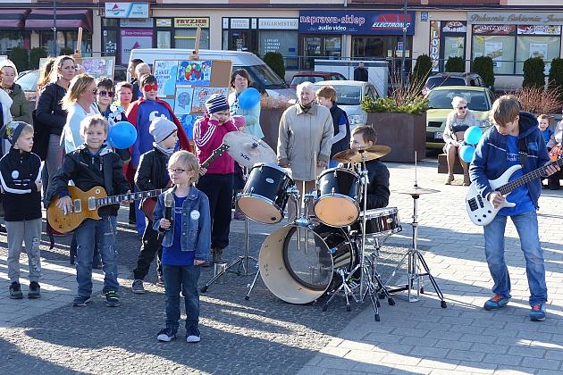 Niebieski Lębork. Podsumowanie kwietniowych Dni Autyzmu.