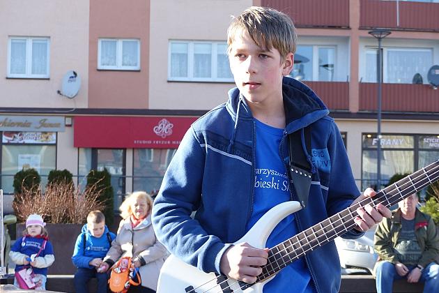 Niebieski Lębork. Podsumowanie kwietniowych Dni Autyzmu.