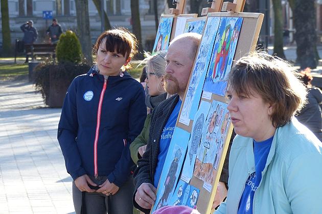 Niebieski Lębork. Podsumowanie kwietniowych Dni Autyzmu.