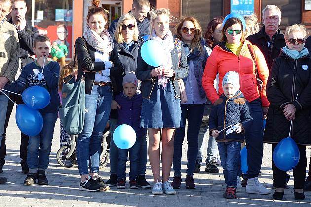 Niebieski Lębork. Podsumowanie kwietniowych Dni Autyzmu.
